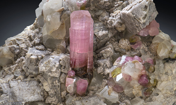 Fiori della Terra, colori e geometrie nei minerali