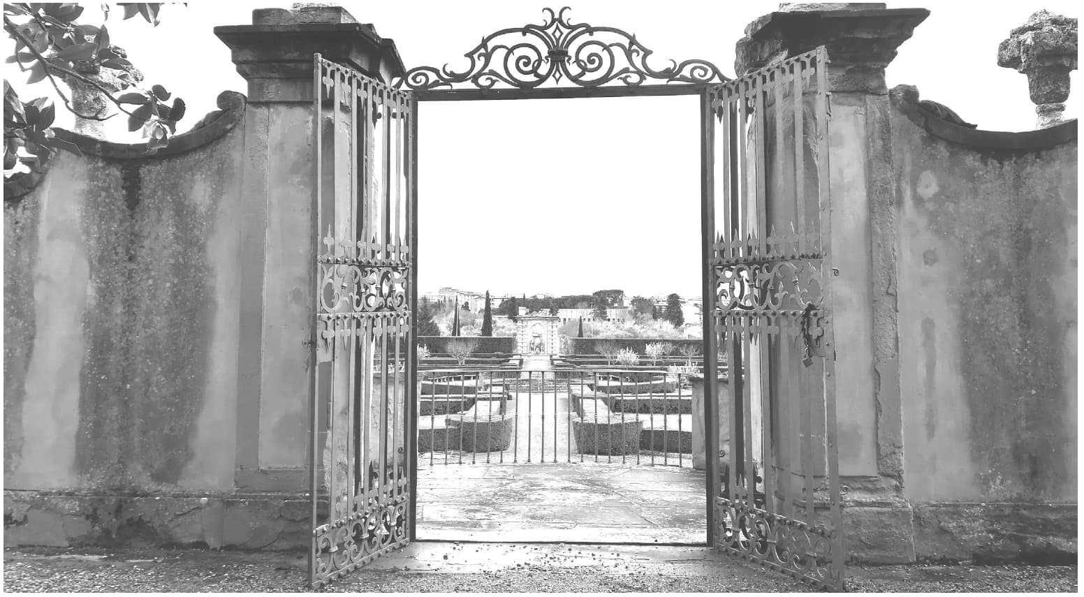 In foto: Accesso al Giardino dalla Terrazza dell’Elettrice