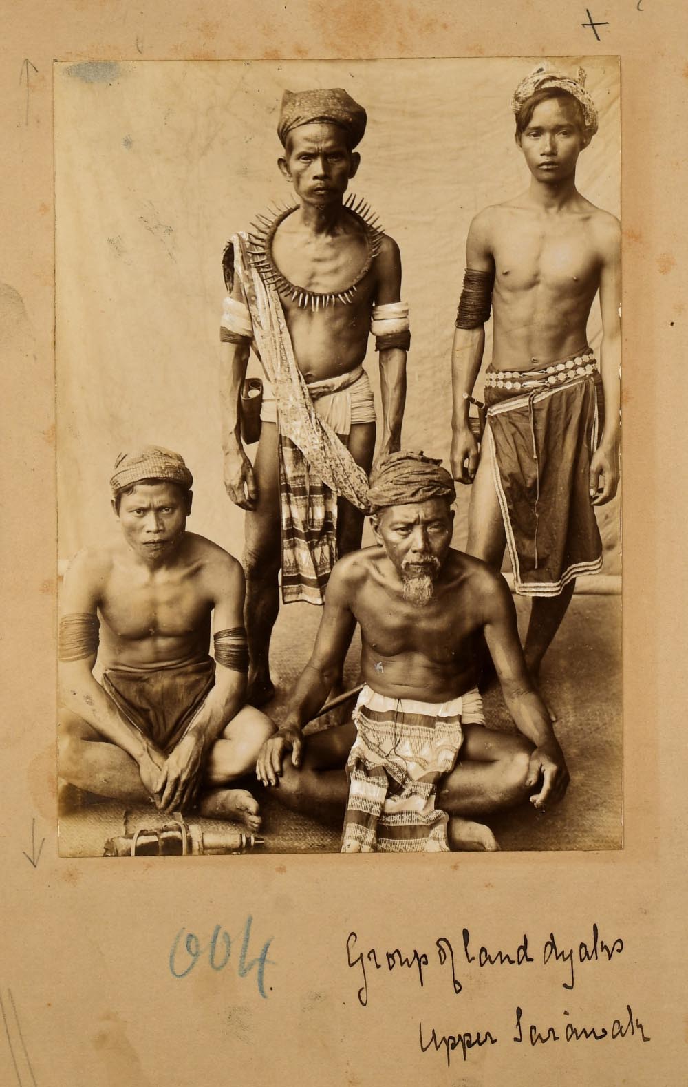 Daiacchi di mare e di terra tratti dall’Album fotografico di Margaret Brooke (inedito) 1897, Museo di Storia Naturale di Firenze, collezione di Botanica